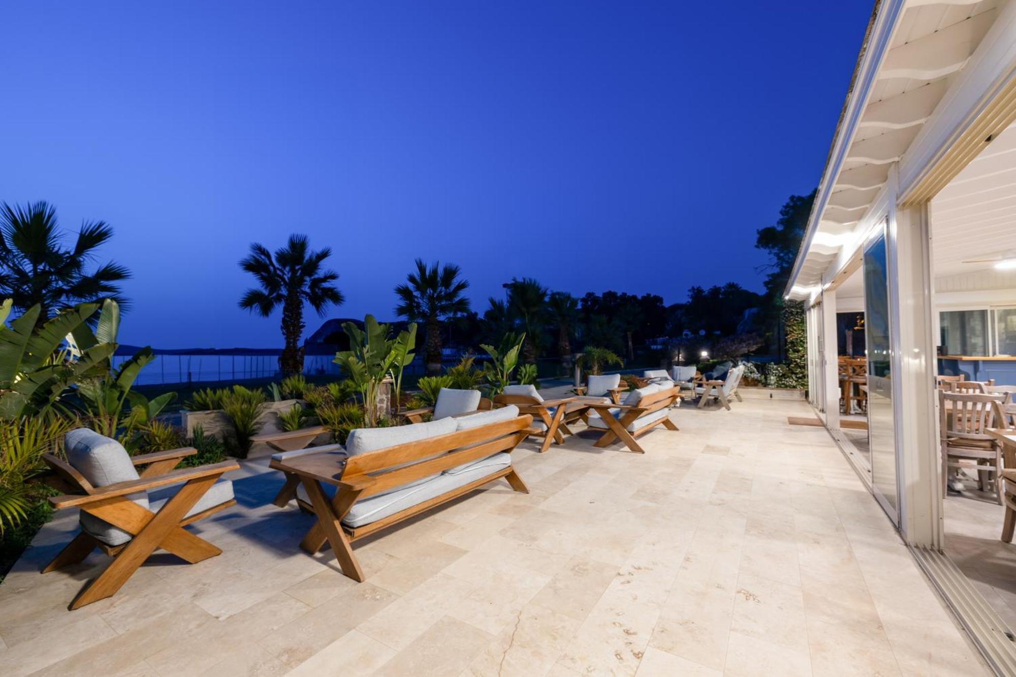 Navalia Hotel Фоча Екстериор снимка