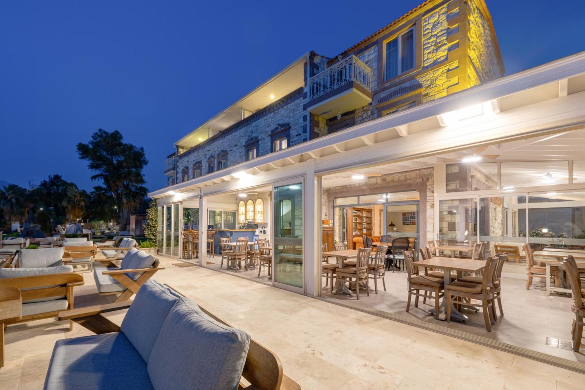 Navalia Hotel Фоча Екстериор снимка