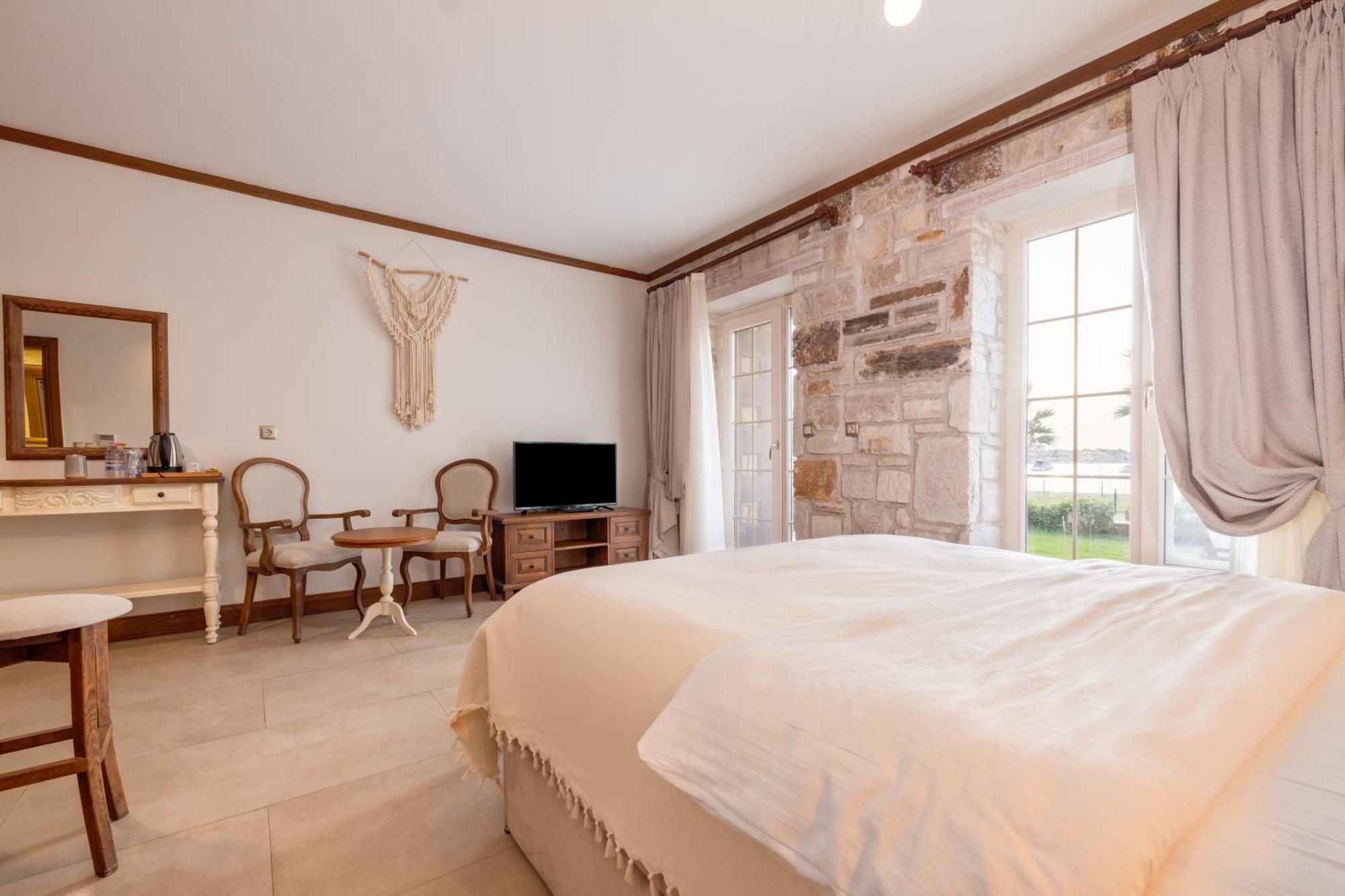 Navalia Hotel Фоча Екстериор снимка