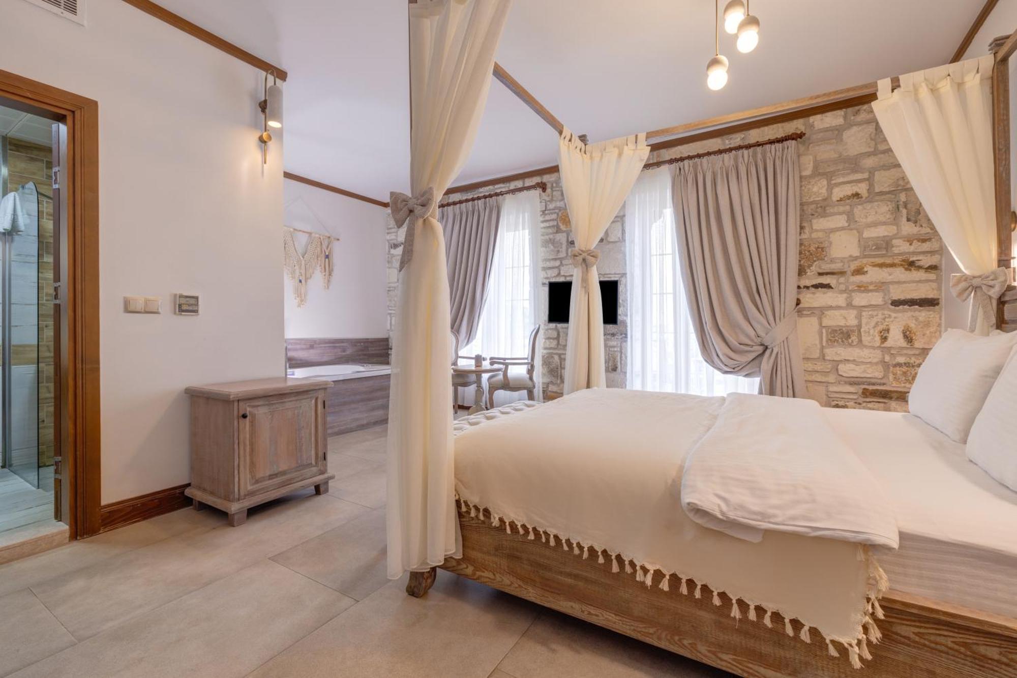 Navalia Hotel Фоча Екстериор снимка