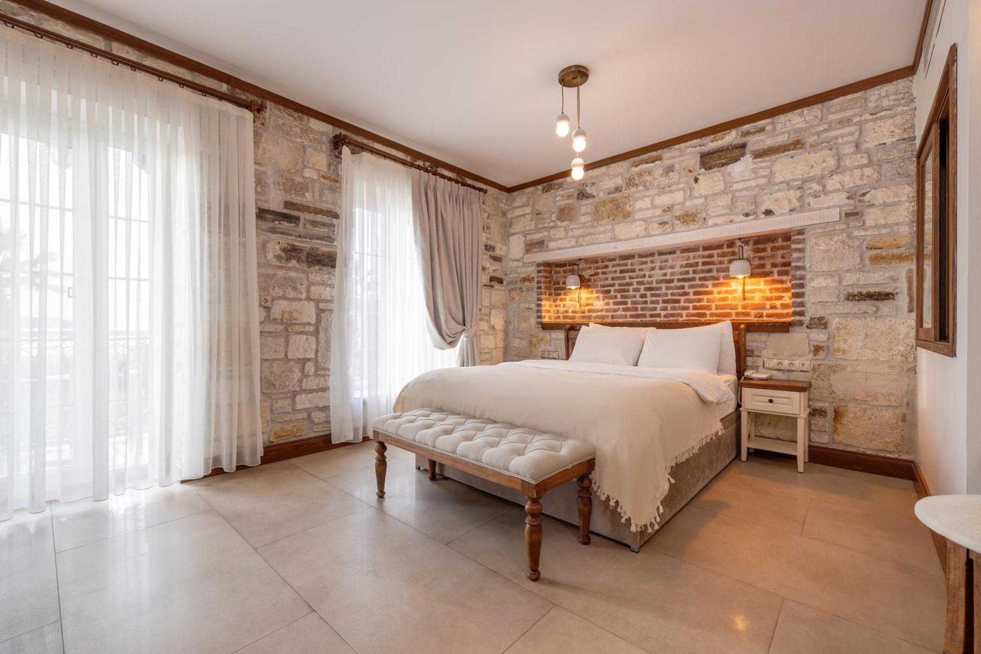 Navalia Hotel Фоча Екстериор снимка